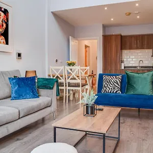 Centre Floor In Centre Apartment